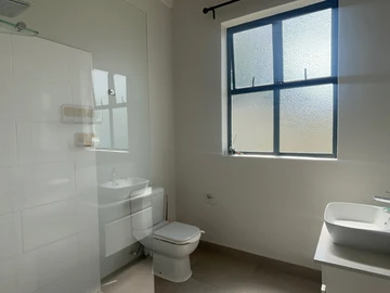 3 Bedroom Flat & Apartment