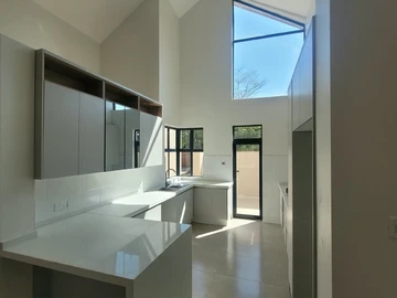 4 Bedroom Garden Flat