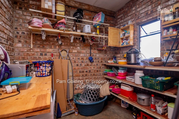 Beautiful Four- Acre Property In Cromlet