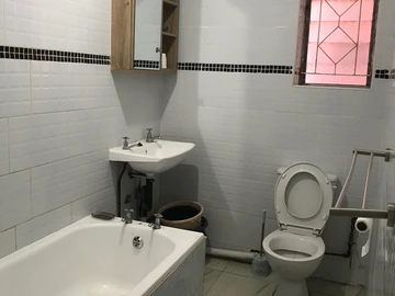 2 Bedroom Flat & Apartment