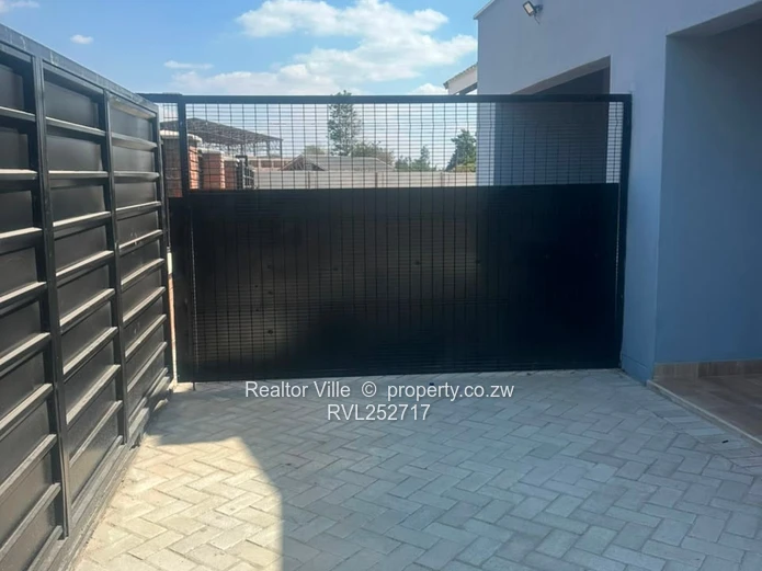Modern 3-Bed Garden Flat Westgate — Borehole & Built-ins