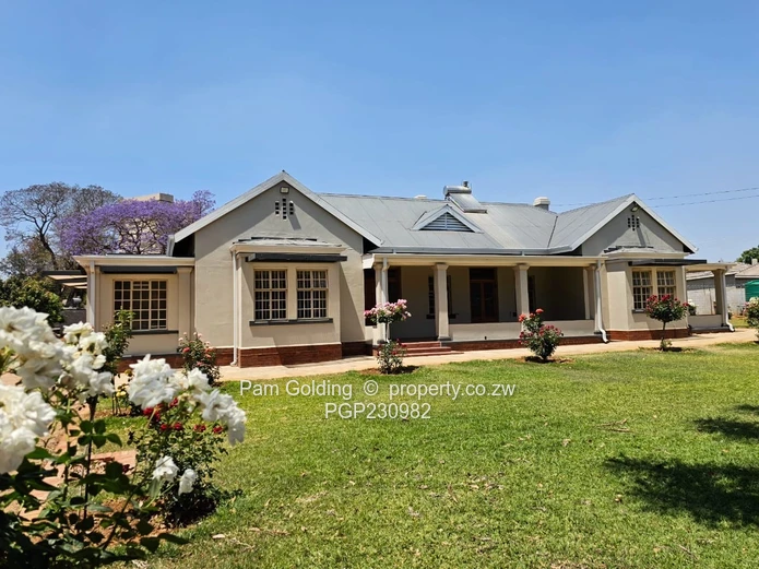 Immaculate Newly Renovated Kumalo Beauty (Sole Mandate)