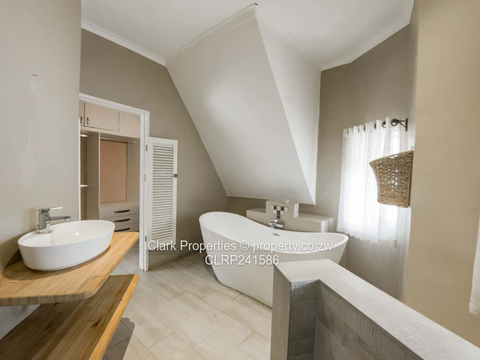 Prime Location Family Home Rolf Valley