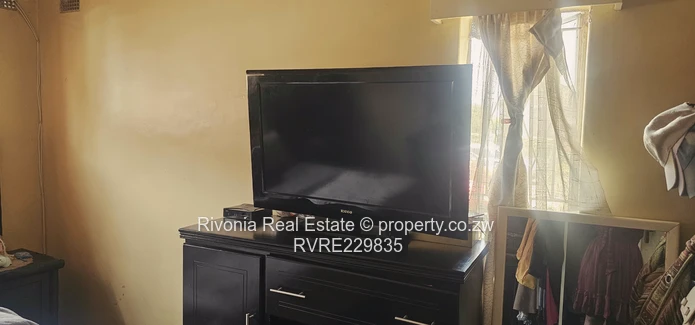 Secure  2-Bed Flat in Eastlea with Veranda & Borehole