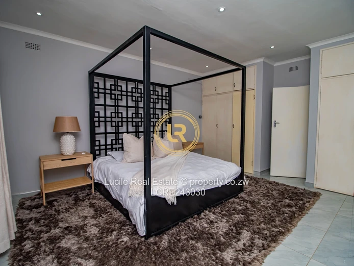 Seamless Living: A Cozy Indoor-Outdoor Retreat in Mount Pleasant