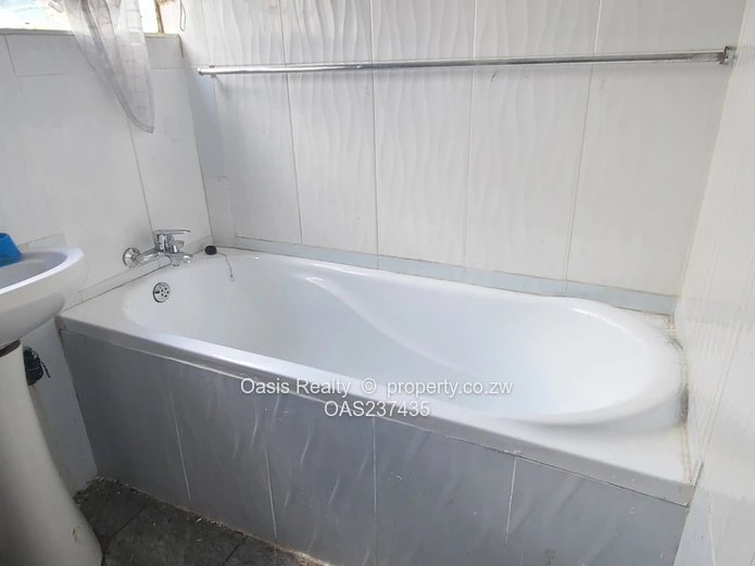 Recently renovated 3 bed flat for sale