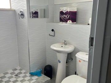 2 Bedroom Flat & Apartment