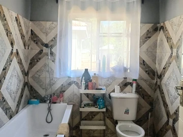 2 Bedroom Flat & Apartment