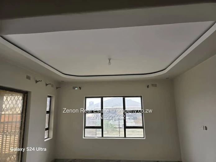 4bed house in Southview ,solar backup ,borehole 500/month (Sole Mandate)