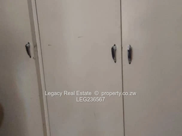 Urban Elegance: 2-Bedroom Garden Flat In Avondale