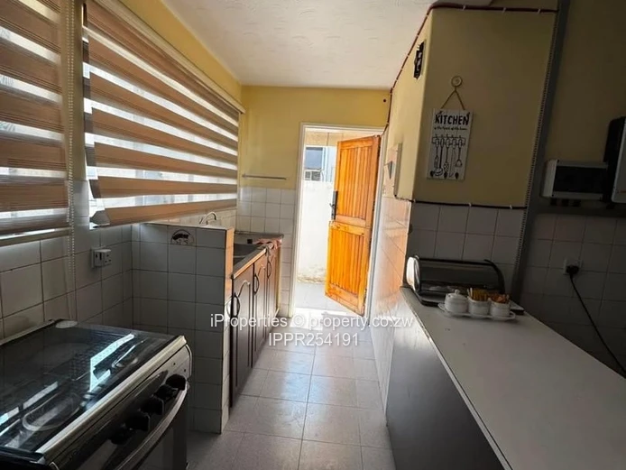 Fully furnished Duplex garden flat in the Avenues for rental 