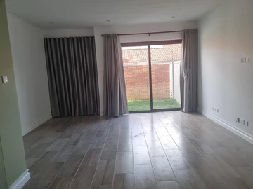 2 Bedroom Flat & Apartment