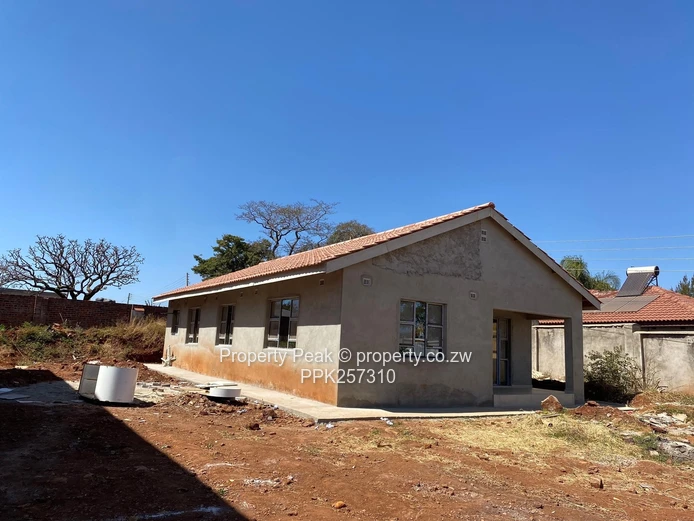 Gletwin Park: Luxurious Modern Double-Storey with Cottage