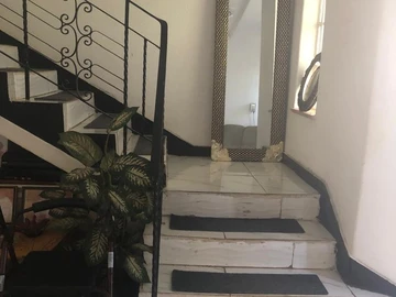 2 Bedroom Flat & Apartment