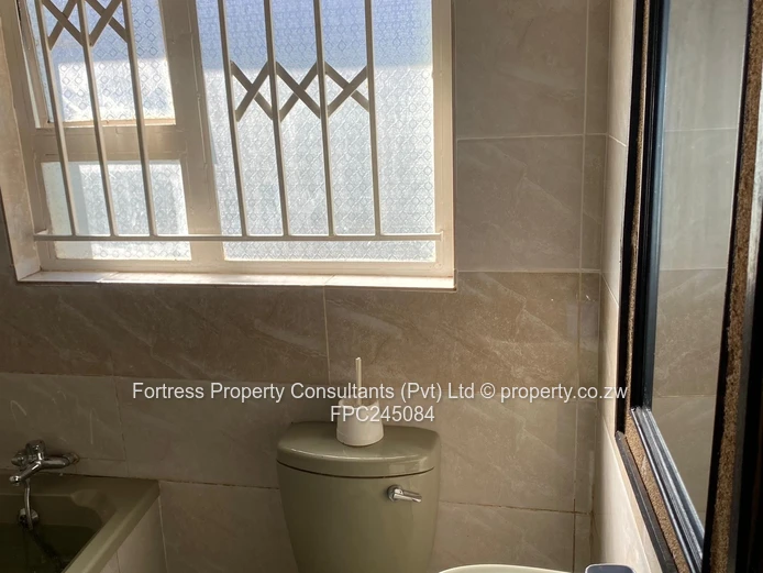 Spacious 5-Bedroom Family Home for Rent – New Marimba Park ?