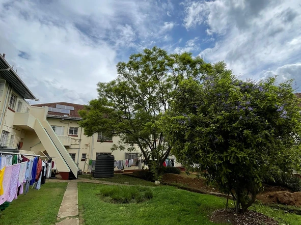 2 Bedroom Flat & Apartment