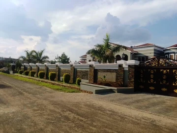 8 Bedroom Townhouse Complex