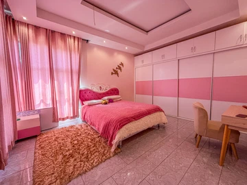 6 Bedroom House