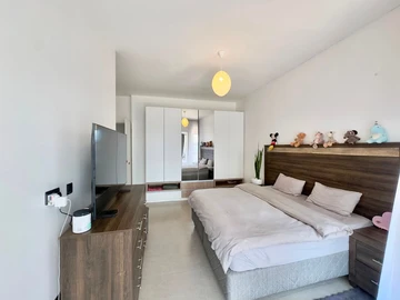 2 Bedroom Flat & Apartment