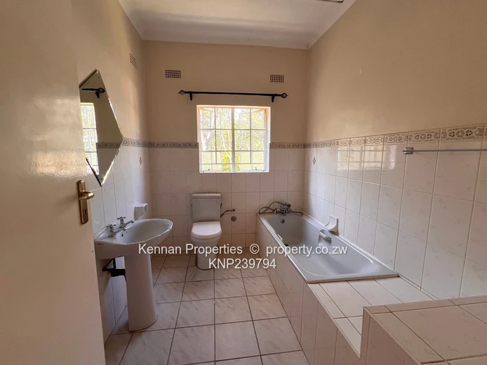 House For Sale in Glen Lorne!