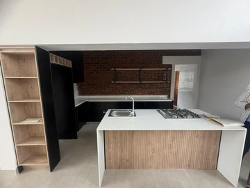 3 Bedroom Flat & Apartment