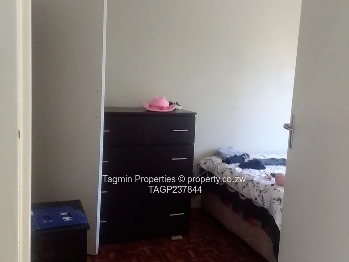 To rent is a Charming 2-Bed Mabelreign Flat with Garden & Garage (Sole Mandate)