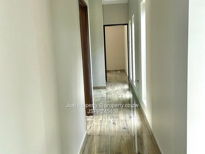 Light-filled 3-Bed Greendale Flat with Borehole