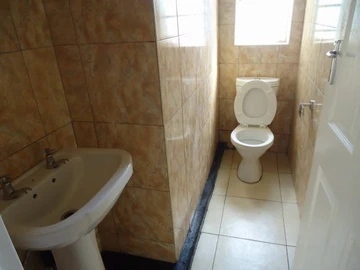 2 Bedroom Flat & Apartment