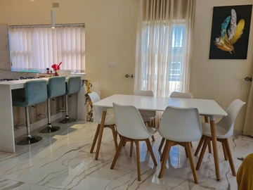 3 Bedroom Flat & Apartment