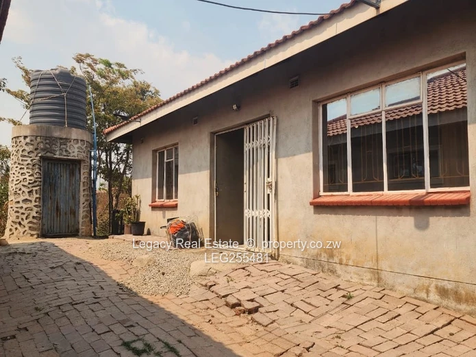 Solid Cottage with Borehole & Modern Kitchen — Zimre Park For Rent.
