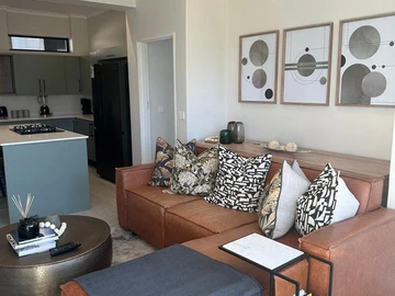 2 Bedroom Flat & Apartment