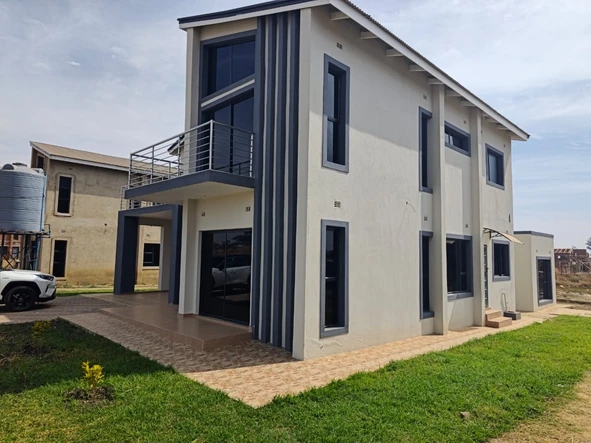 4 Bedroom Flat & Apartment