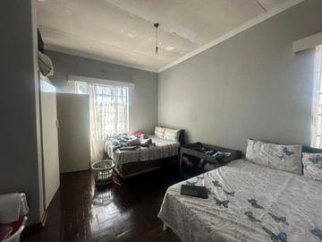 2 Bedroom Flat & Apartment