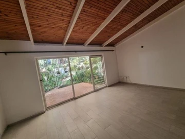 2 Bedroom Flat & Apartment