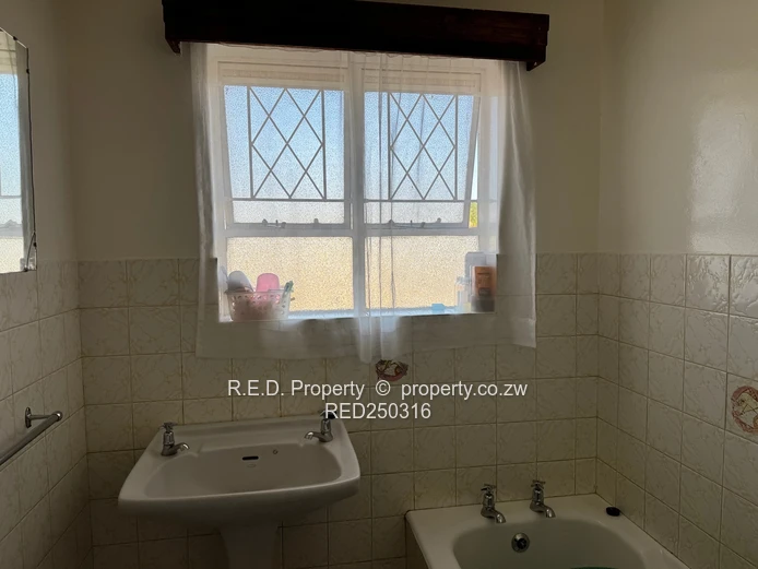 Comfortable Family Home In Matsheumhlope!