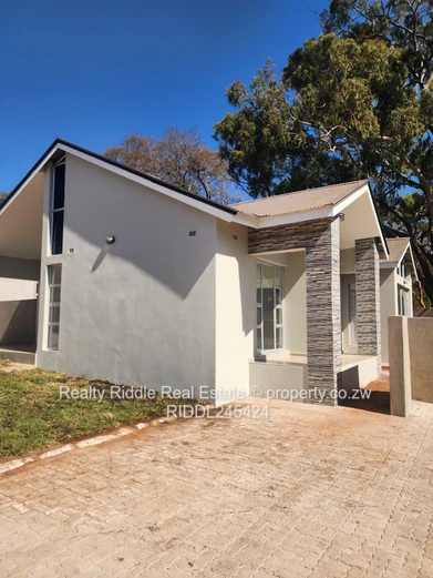Emerald Hill: New 3-Bed Townhouse Complex w/ Borehole