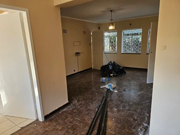 2 Bedroom Flat & Apartment