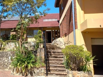 6 Bedroom Garden Flat