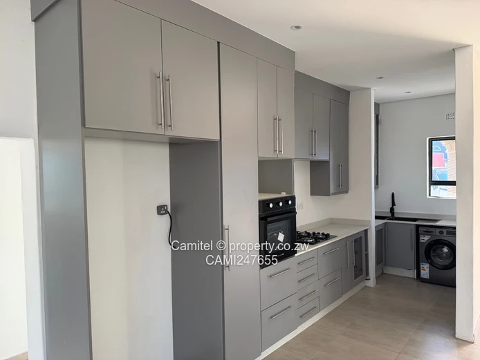 Arlington Townhouse with  Deed— 3-Bed, Fitted Kitchen & Solar