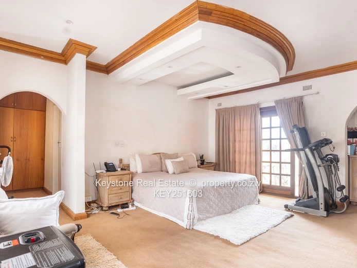 5 Bed Split Level Family Home for Sale (Sole Mandate)