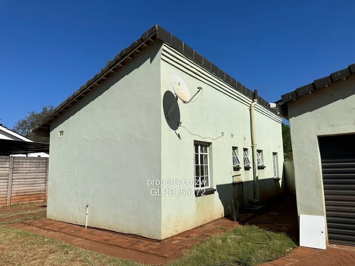 Marlborough 1-Bed Home with Borehole & Garage
