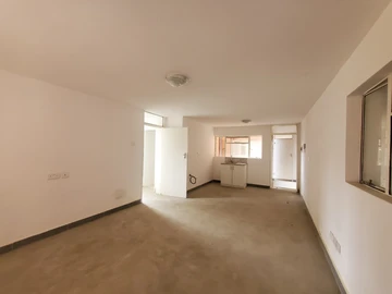 2 Bedroom Flat & Apartment