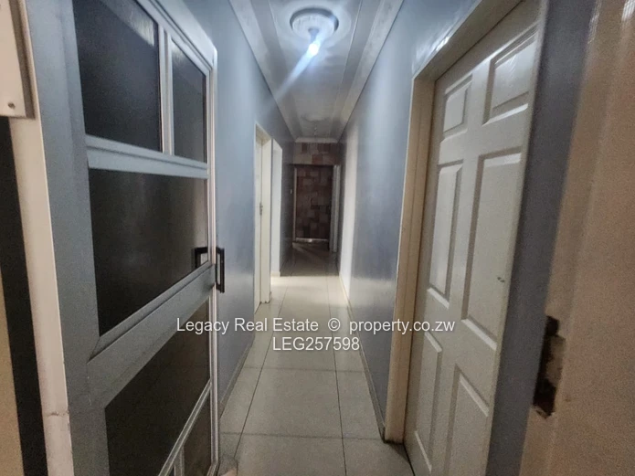 Spacious 4-Bed Home in Zimre Park with Borehole