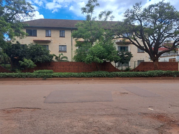 2 Bedroom Flat & Apartment