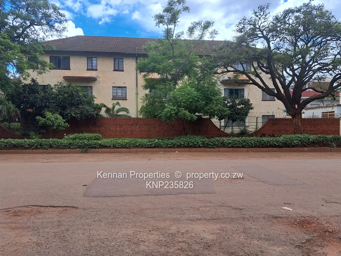 Secure 2-bedroom flat close to Avenues Hospital and Shops.