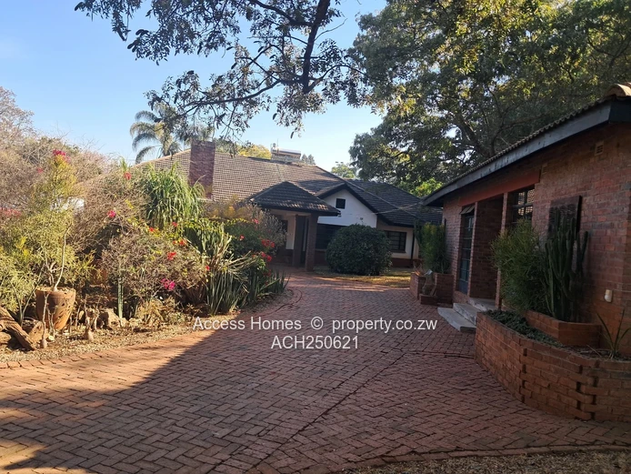 A charming Residence close Kew Drive and Ridgeway North  (Sole Mandate)