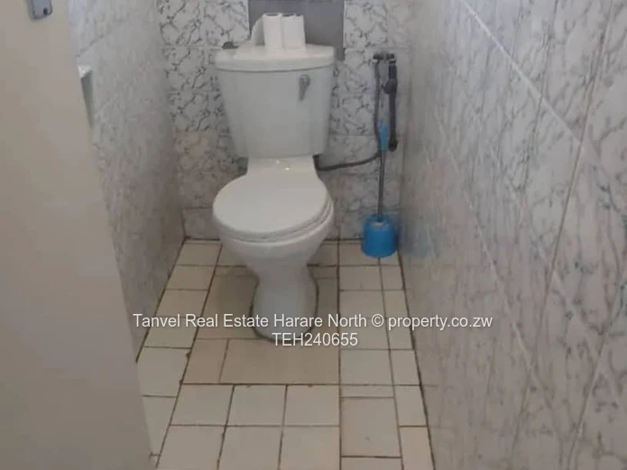 Msasa Park house to let just off Mukuvisi Drive with 3 bedrooms(with built -in cupboards), Spacious 