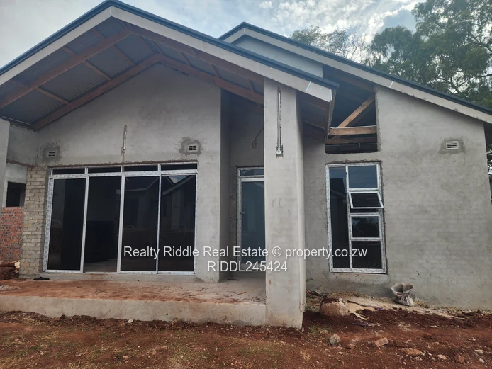 Emerald Hill: New 3-Bed Townhouse Complex w/ Borehole