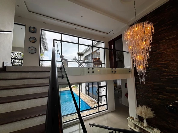 6 Bedroom House