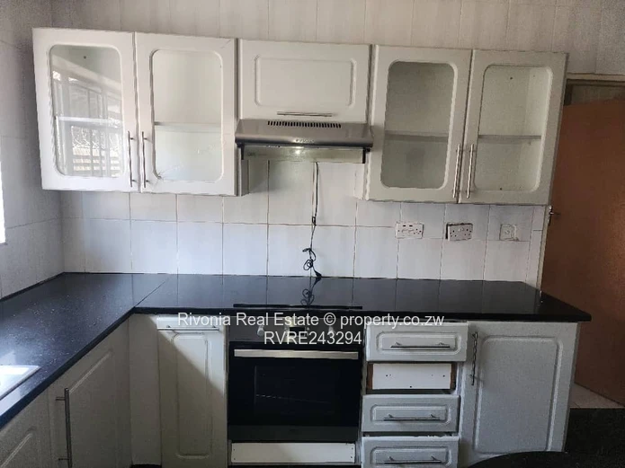 Spacious 4 Beds Glen View Home — Garage & Water Tank (Sole Mandate)